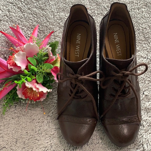 Nine west Leather lace up brown booties size 5.5 - Picture 2 of 5